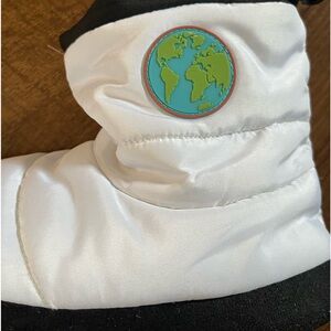 Nwot big kids unisex boy girl space slipper booties Sz 4/5 black white